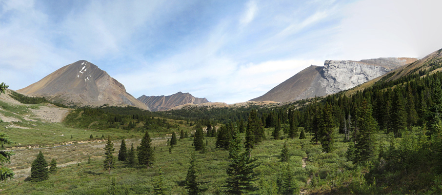 Nigel Pass (centre) from the approach trail