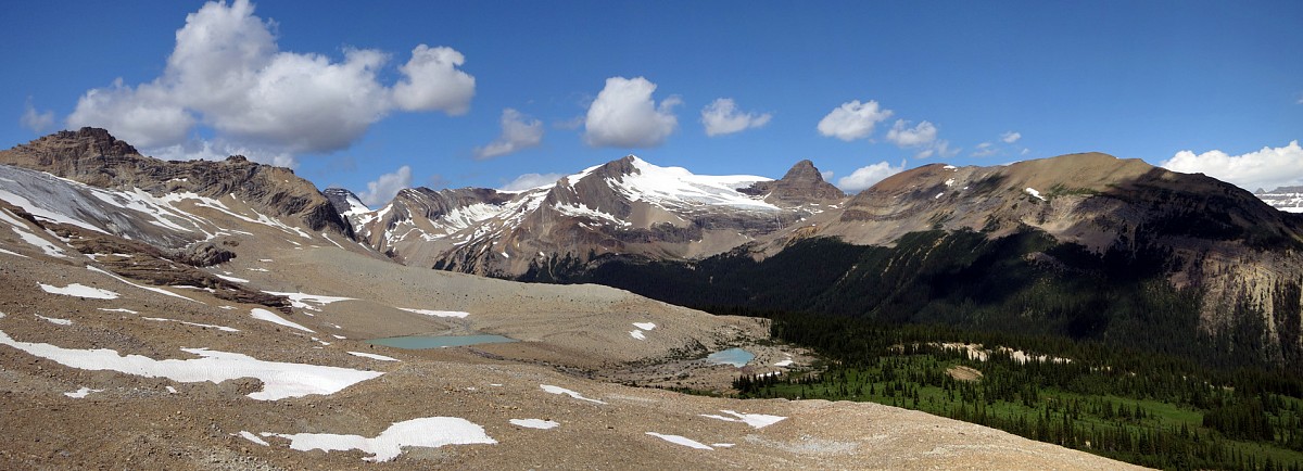 Once in the high alpine, hikers are granted fabulous views of high alpine tarns, glaciers, and dozens of peaks.
